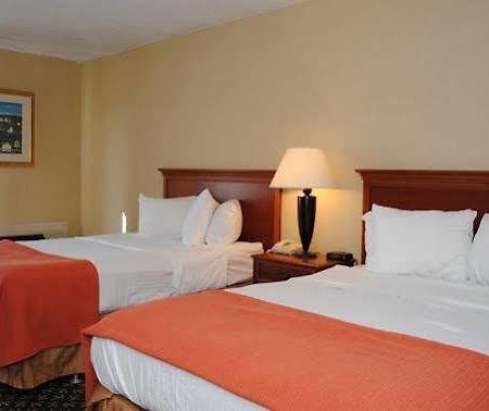 Ramada Mystic Exterior foto