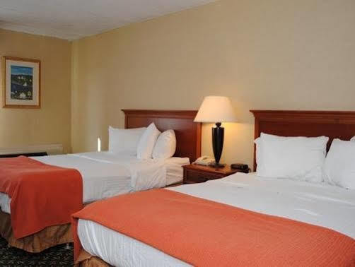 Ramada Mystic Exterior foto